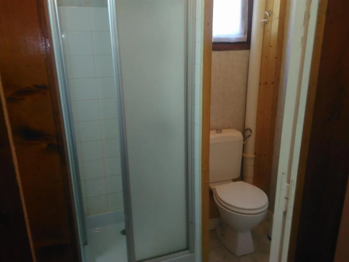 Guest house Chalet Du Lac Hotel Saint-Remy-sur-Durolle France