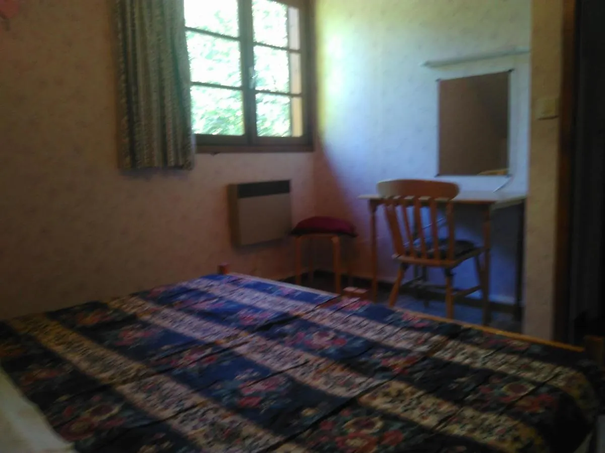 Guest house Chalet Du Lac Hotel Saint-Remy-sur-Durolle